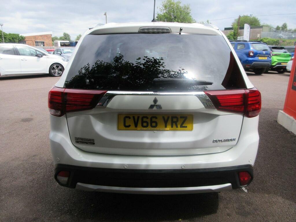 Mitsubishi Outlander Suv 2.2 Di-d Gx3 4Wd Euro 6 Ss 201666 White #6