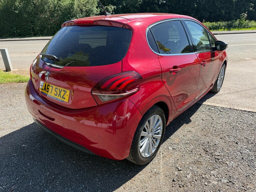 Peugeot 208 1.2 Puretech Allure Eat Euro 6 Ss EA67SXZ Red #3