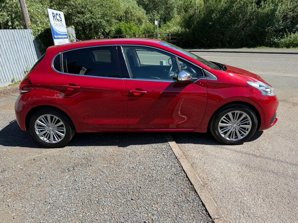 Peugeot 208 1.2 Puretech Allure Eat Euro 6 Ss EA67SXZ Red #2