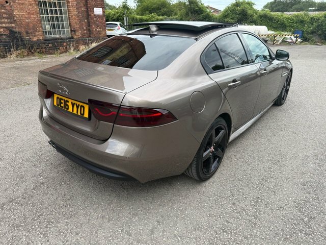 Jaguar XE Saloon Brown #2