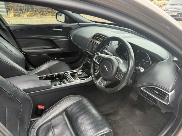 Jaguar XE Saloon Brown #6
