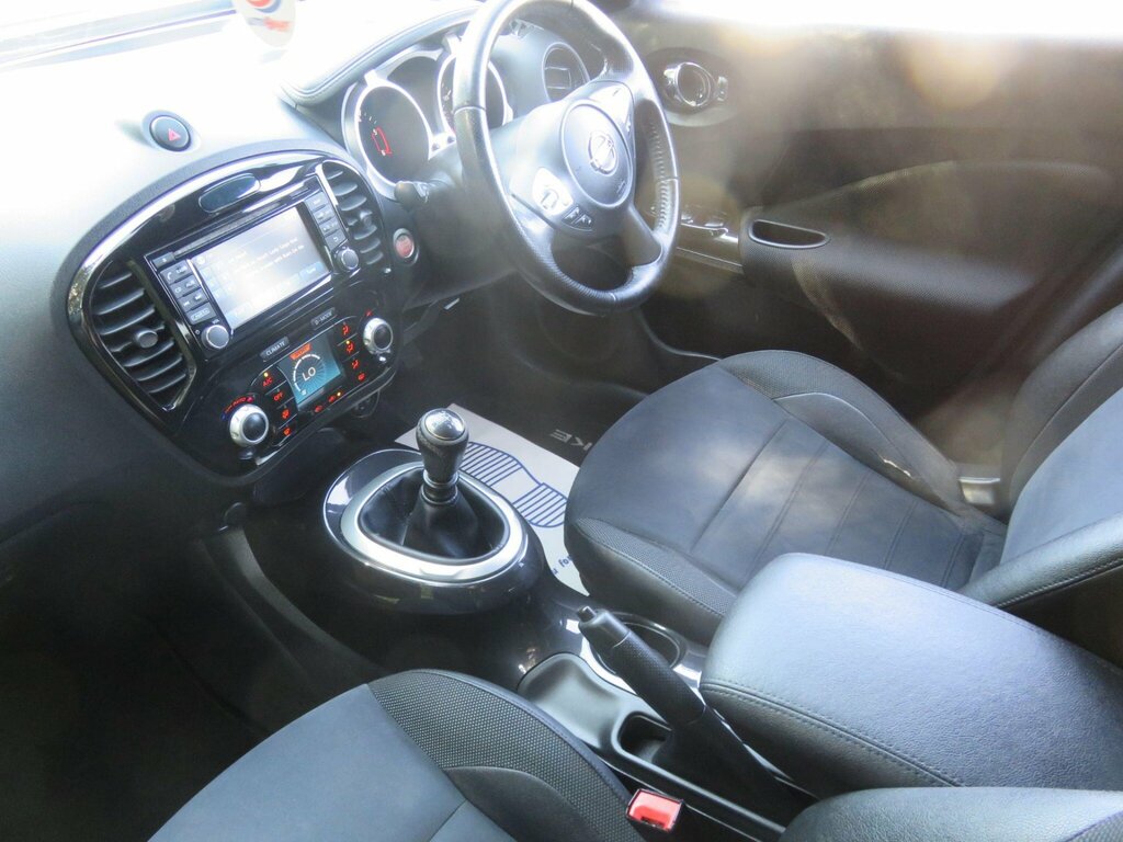 Nissan Juke 1.2 N-connecta Dig-t 115 Bhp White #41