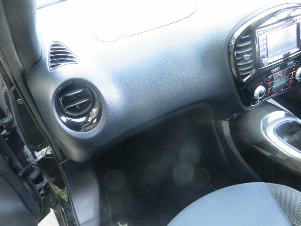 Nissan Juke 1.2 N-connecta Dig-t 115 Bhp White #40