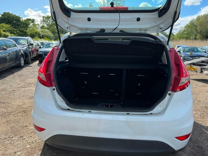 Ford Fiesta 1.25 Zetec Silver #8