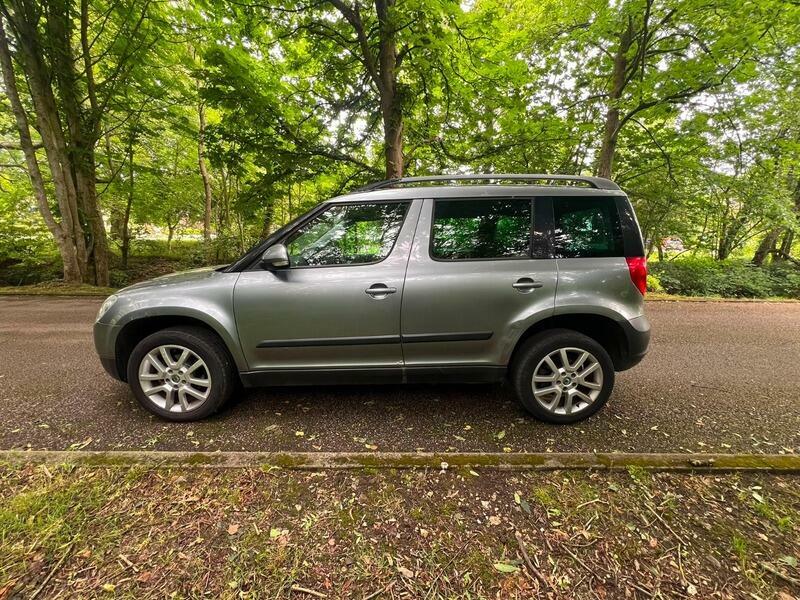 Skoda Yeti 2.0 Tdi Elegance Dsg 4Wd Euro 5 Grey #4