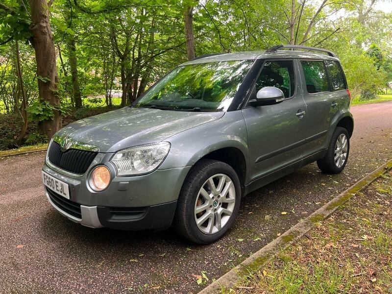 Skoda Yeti 2.0 Tdi Elegance Dsg 4Wd Euro 5 Grey #3