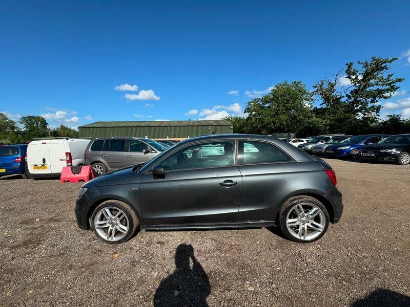 Audi A1 1.2 Tfsi Sport Black #4
