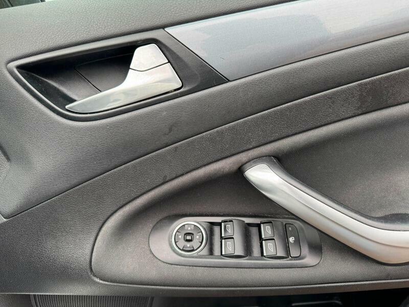 Ford Mondeo Hatchback Black #14