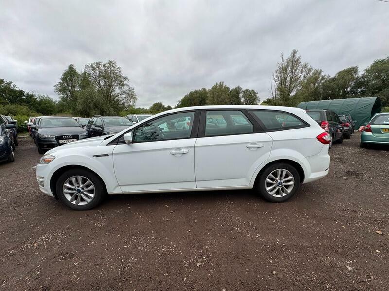 Ford Mondeo Zetec White #4