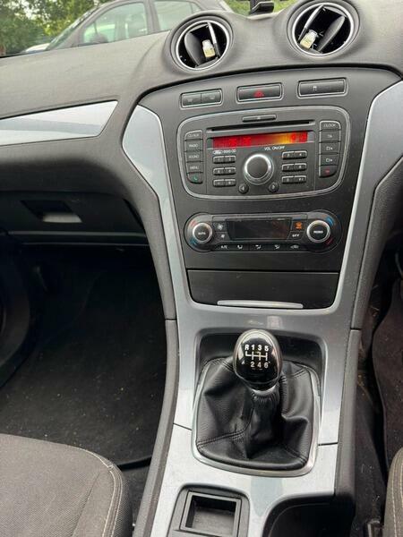 Ford Mondeo Hatchback Black #15