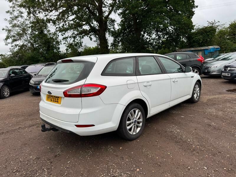 Ford Mondeo Hatchback Black #7
