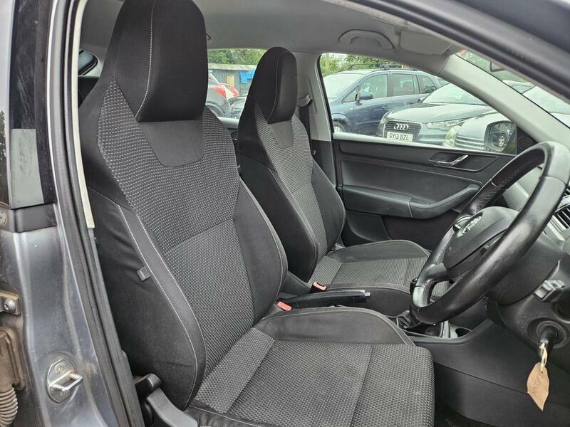Skoda Rapid Se White #13
