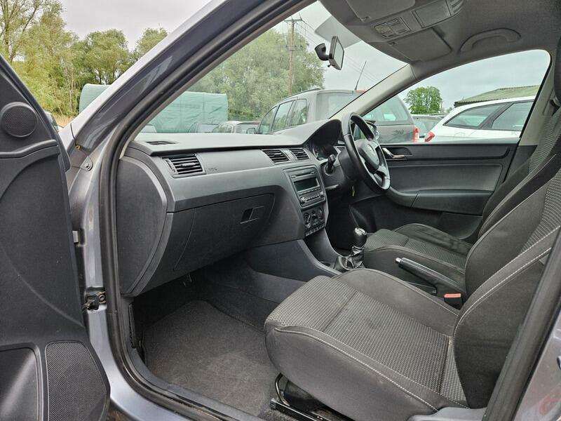 Skoda Rapid Se White #15