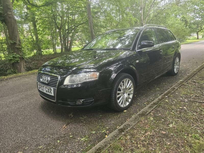 Audi A4 Avant Se Black #4