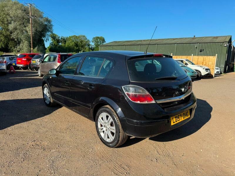 Vauxhall Astra Design Black #5