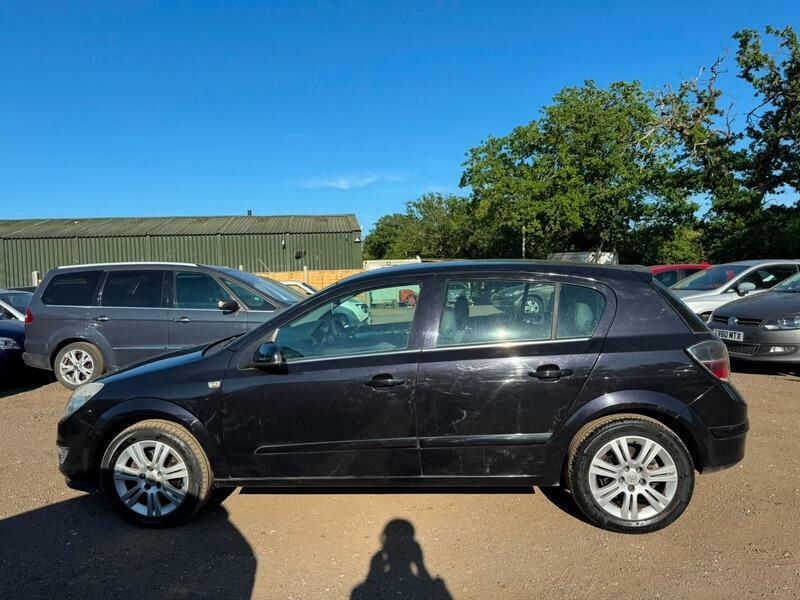 Vauxhall Astra Design Black #4