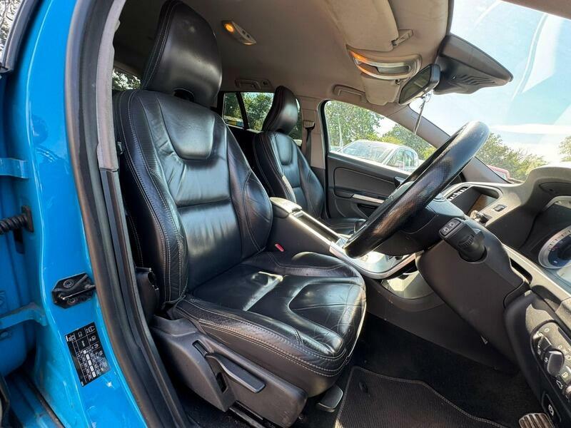 Volvo V60 D2 115 R Design Black #11