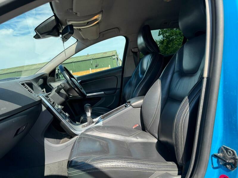 Volvo V60 D2 115 R Design Black #17