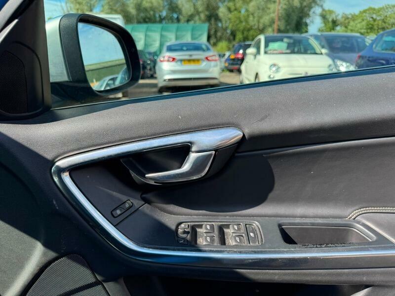 Volvo V60 D2 115 R Design Black #13