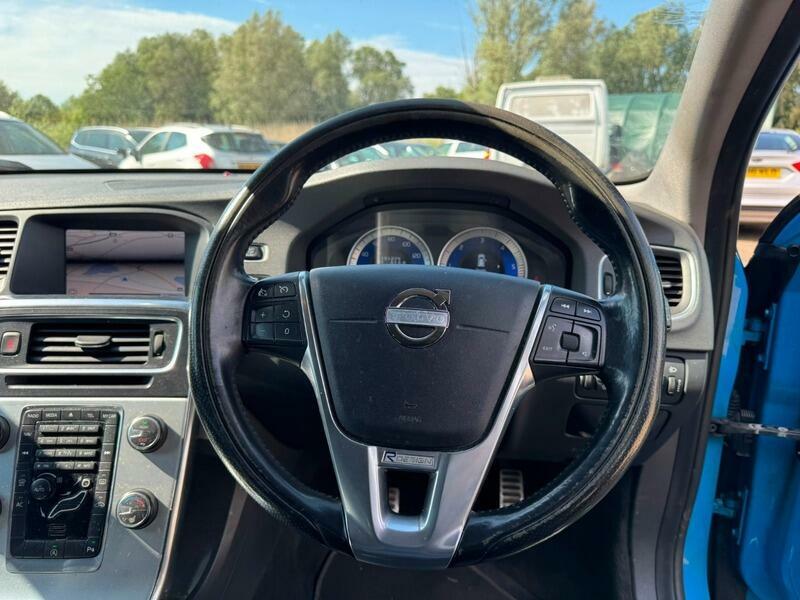 Volvo V60 D2 115 R Design Black #12