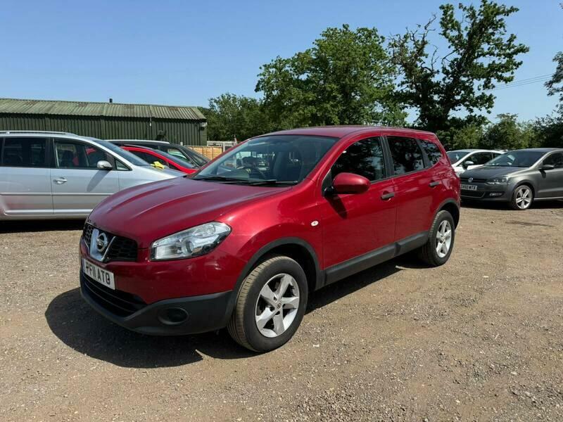 Nissan Qashqai+2 Visia Red #3