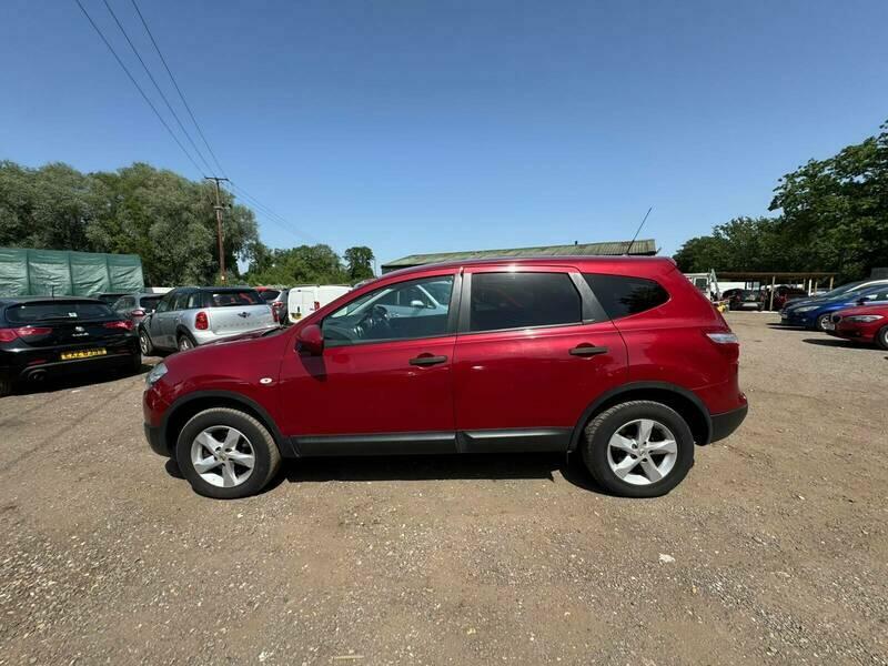 Nissan Qashqai+2 Visia Red #4