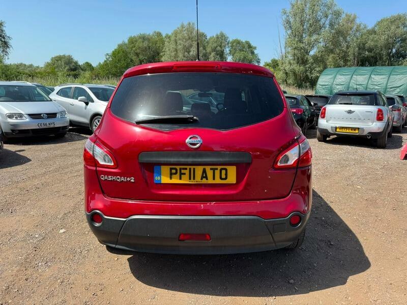 Nissan Qashqai+2 Visia Red #6