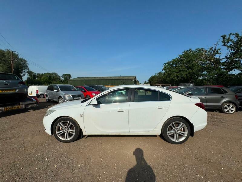 Vauxhall Insignia Sri White #4
