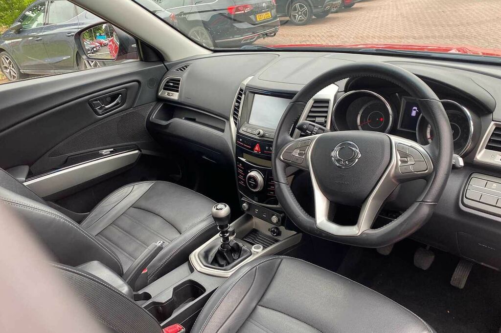 SsangYong Tivoli 1.6 D Elx 4X4 Red #6
