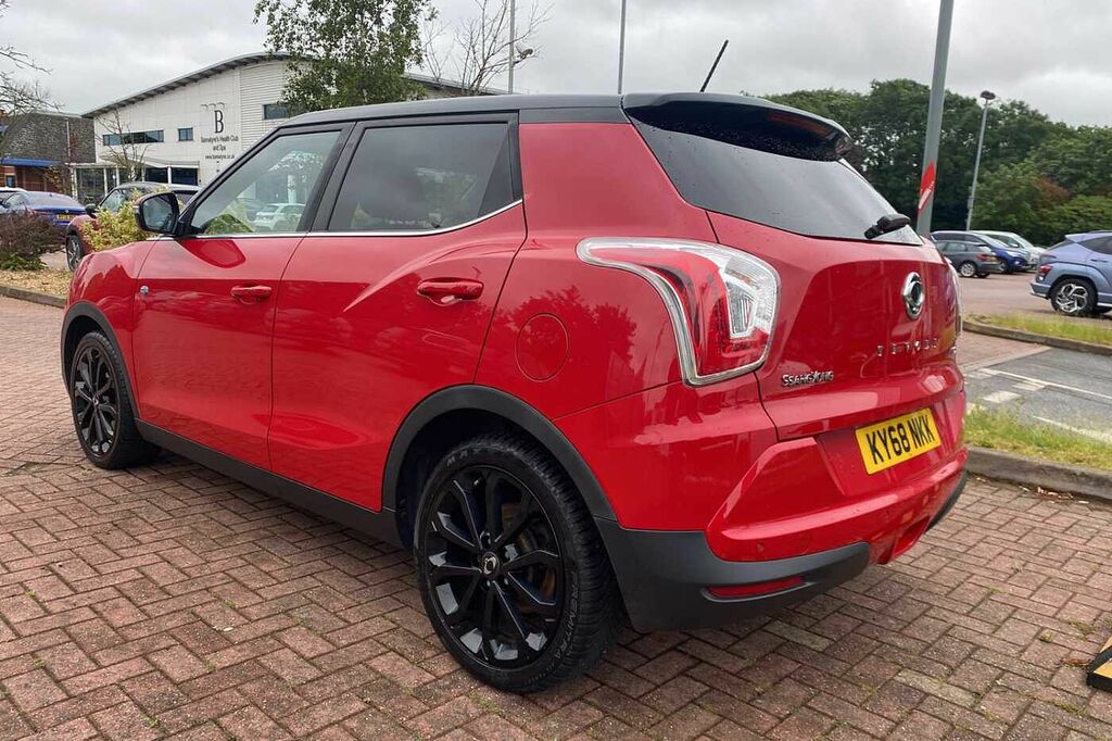 SsangYong Tivoli 1.6 D Elx 4X4 Red #3