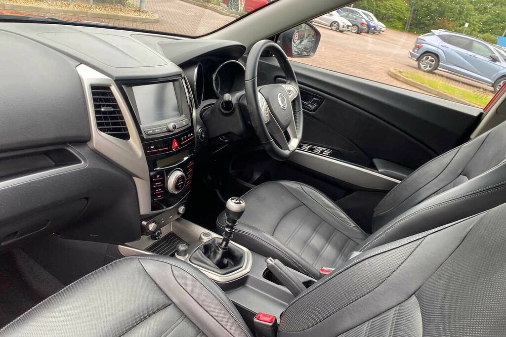 SsangYong Tivoli 1.6 D Elx 4X4 Red #2