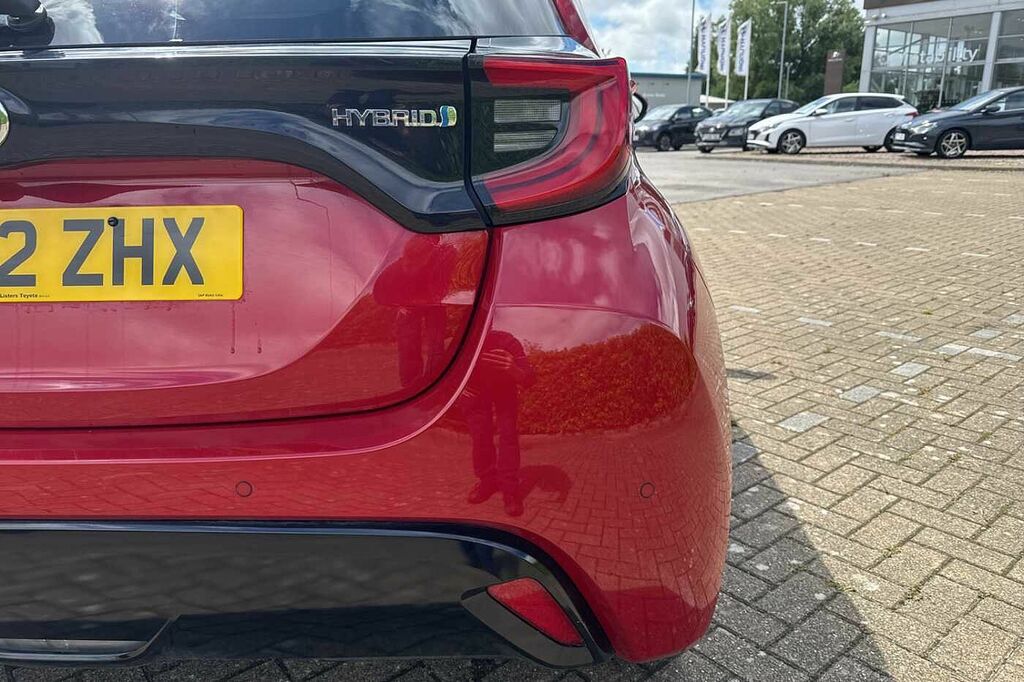 Toyota Yaris Dynamic White #14
