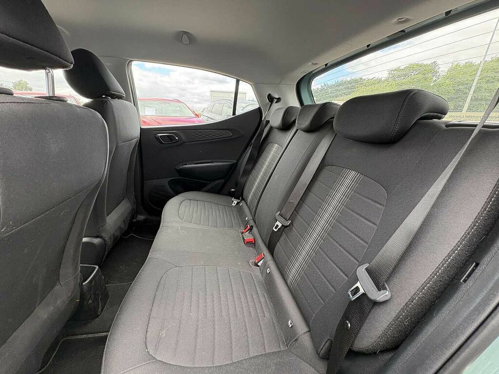 Hyundai I10 Hatchback White #9