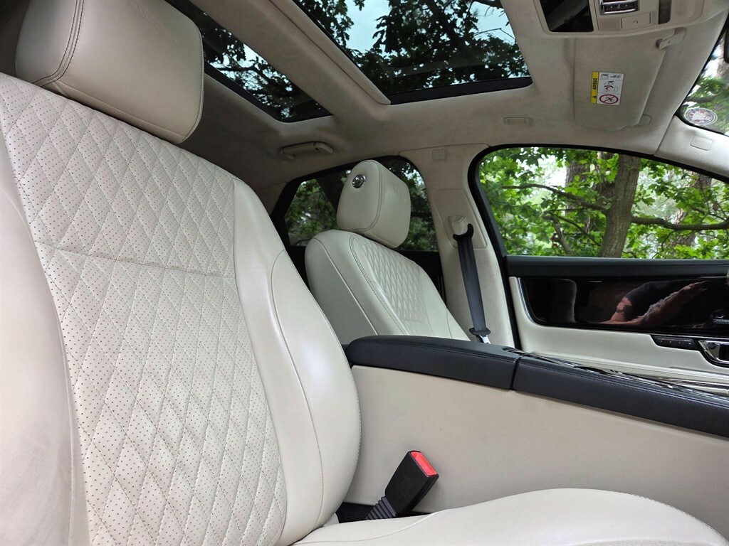 Jaguar XJ 3.0D V6 Portfolio Euro 6 Ss Red #2