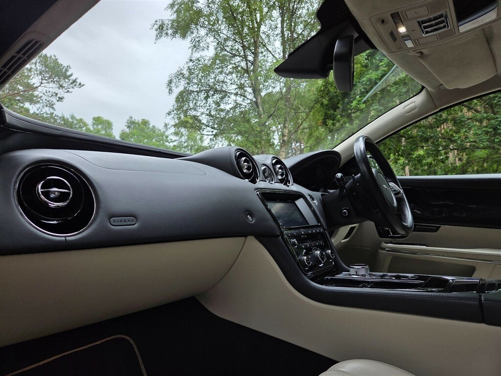 Jaguar XJ D V6 Portfolio L Black #25