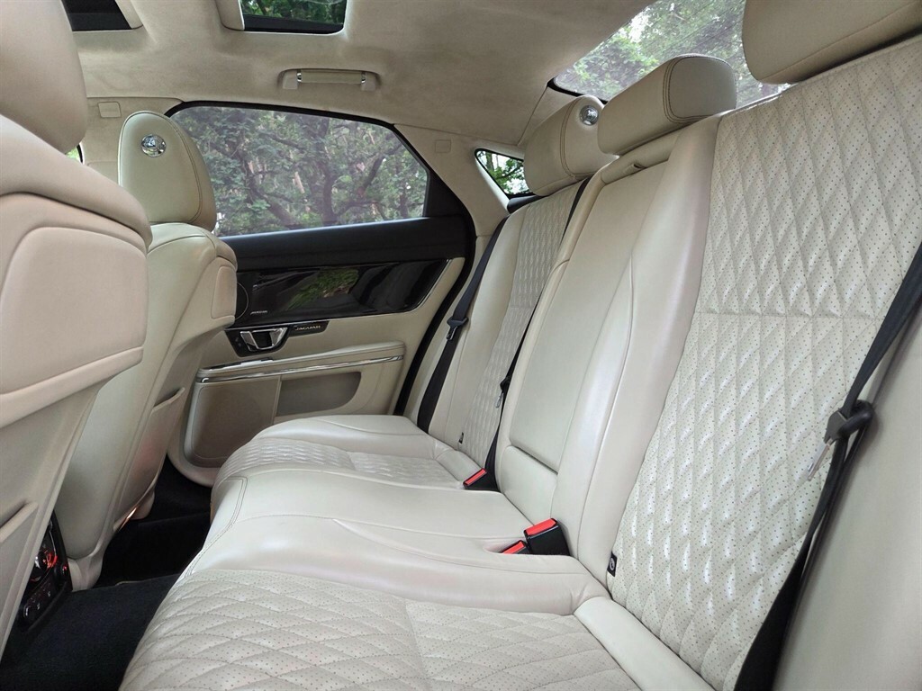 Jaguar XJ D V6 Portfolio L Black #30