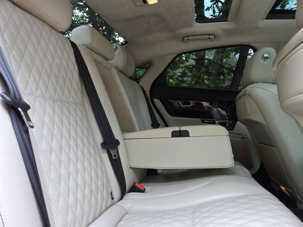 Jaguar XJ D V6 Portfolio L Black #32