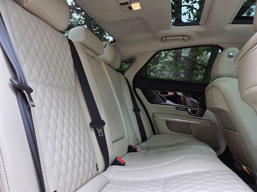 Jaguar XJ D V6 Portfolio L Black #33