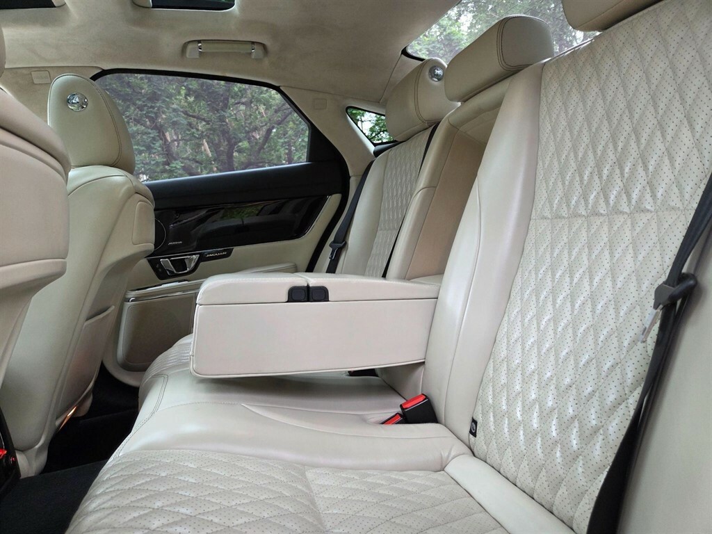 Jaguar XJ D V6 Portfolio L Black #31