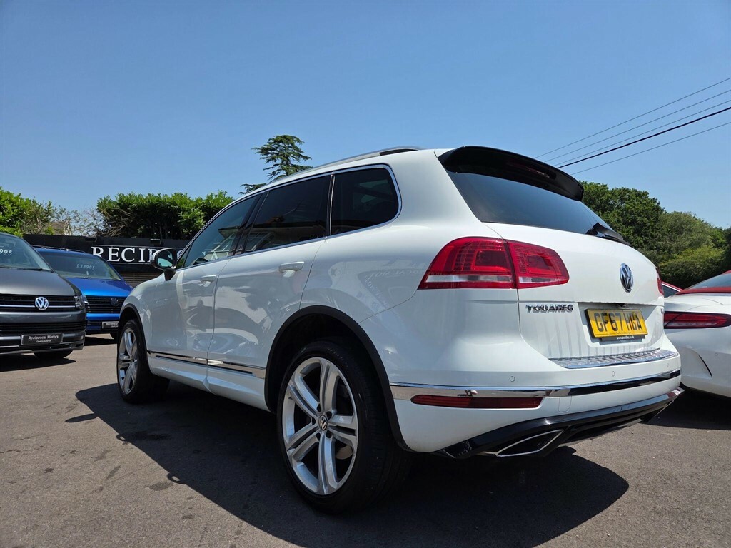 Volkswagen Touareg Suv White #2