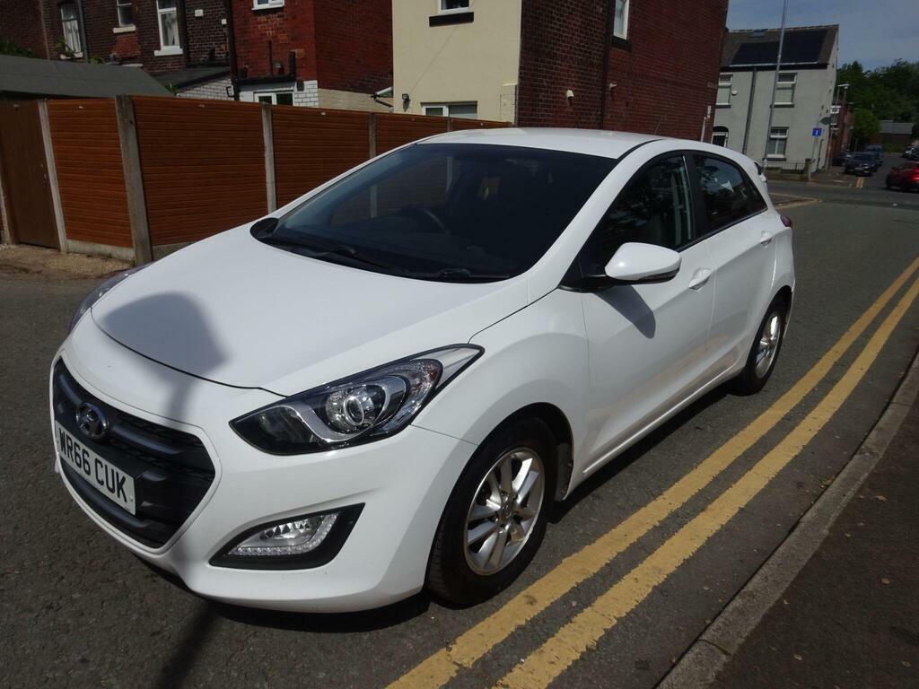 Hyundai I30 1.6 Crdi Blue Drive Se Nav Euro 6 S S WR66CUK White #3