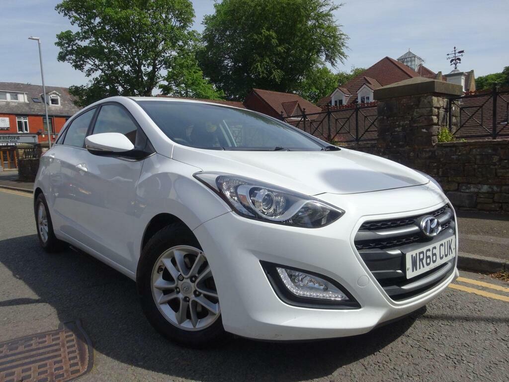Hyundai I30 1.6 Crdi Blue Drive Se Nav Euro 6 S S White