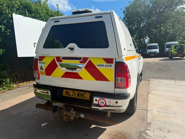 Toyota HILUX 2.4 D-4d Icon Pickup Double Cab 4W NL71WMC White #6