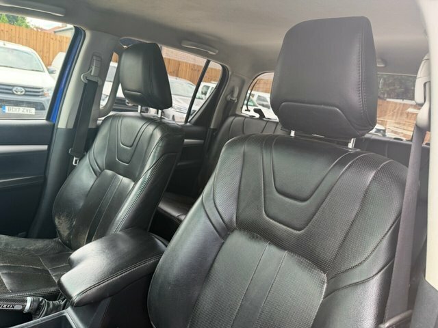 Toyota HILUX Active 4Wd D-4d Dcb White #20