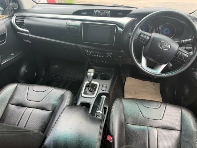 Toyota HILUX Active 4Wd D-4d Dcb White #24