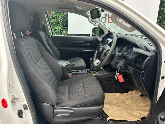Toyota HILUX Active 4Wd D-4d Dcb White #10