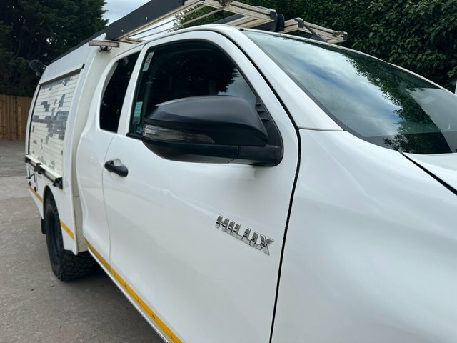 Toyota HILUX Active 4Wd D-4d Dcb White #13