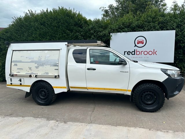 Toyota HILUX 2.4 D-4d Active Pickup Double Cab Manua White #2