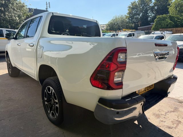 Toyota HILUX 2.4 D-4d Invincible Pickup Double Cab A White #6