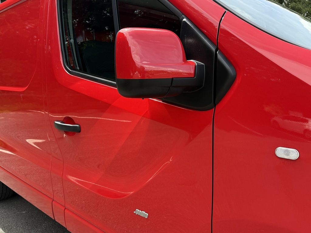 Vauxhall Vivaro 1.6 Cdti 2700 Biturbo Ecoflex Sportive Panel Van 5 NV15XVR Red #4